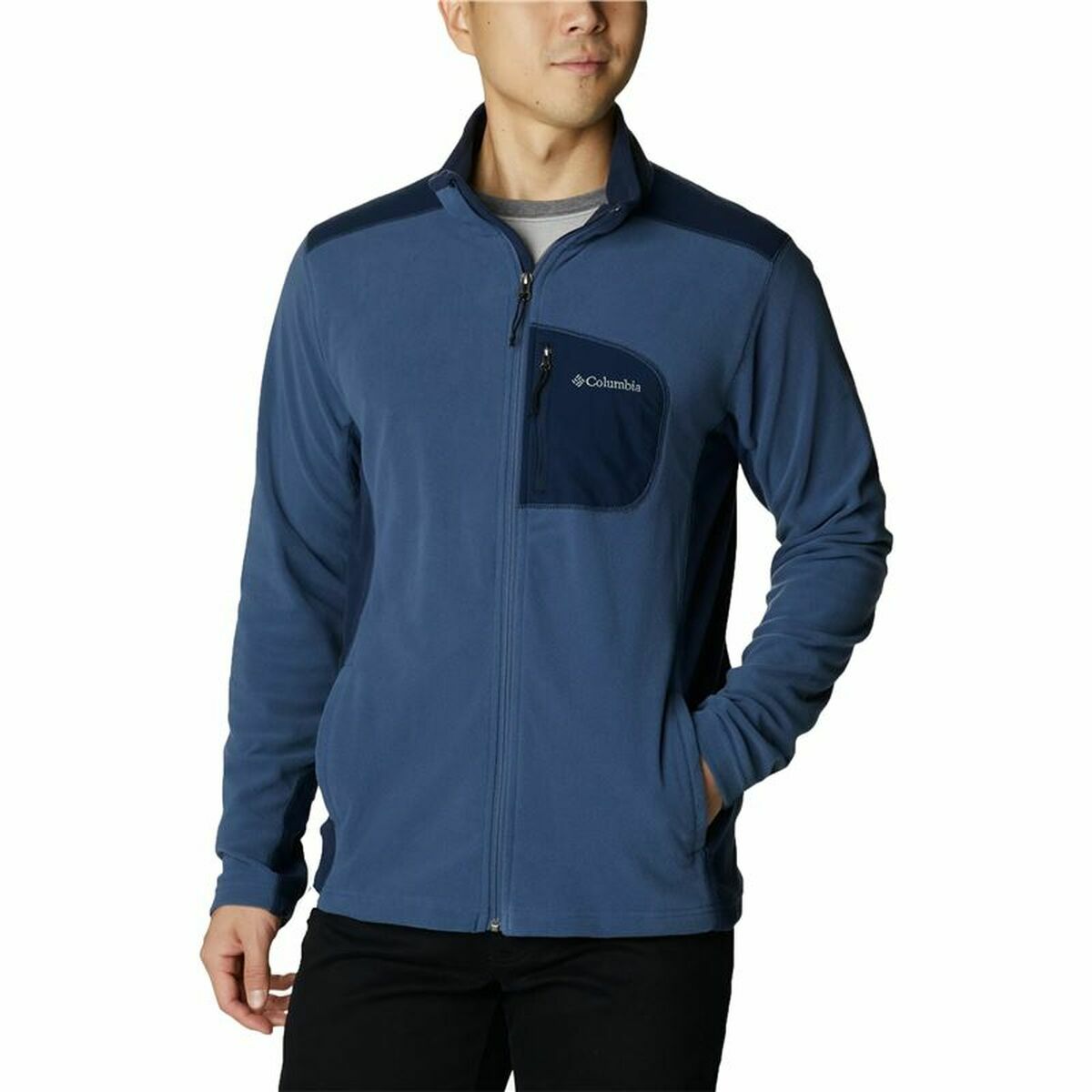 Men's Columbia Klamath Range Blue Sports Jacket ideal for outdoor adventures and camping. Available at revlando.com.