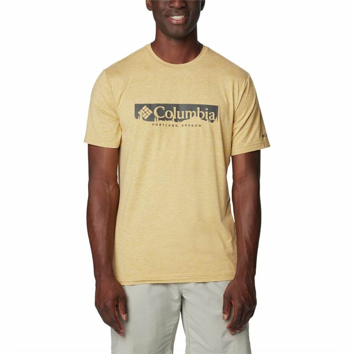 Men's short-sleeve Columbia Kwick Hike™ sports t-shirt for outdoor adventures and camping. Available at revlando.com.