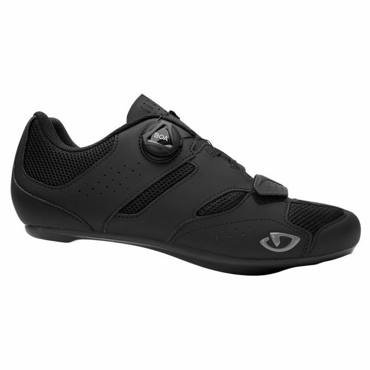 Cycling shoes Giro Savix II in matte black, designed for outdoor adventures, available at revlando.com for adults.