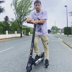 The Official Cruzaa Commuta E-Scooter - 45km Range, 25km/h Top Speed - Ships from Germany