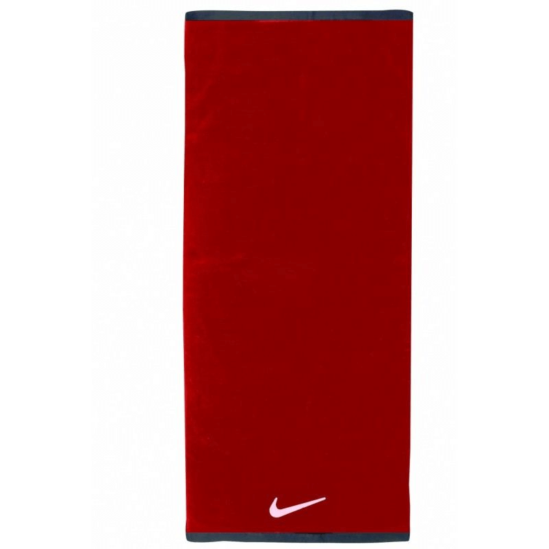 Nike Fundamental Tower M Towel in red with contrasting edges, perfect for outdoor sports and travel adventures.