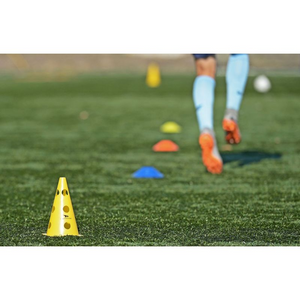 Conos de entrenamiento deportivo Yakima con agujeros - 23 cm morado - Mejora tus habilidades futbolísticas