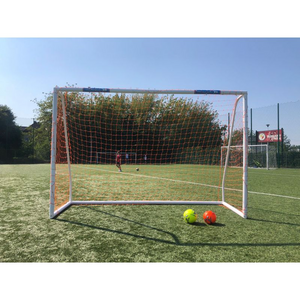 Portería de fútbol portátil Yakima Sport: red de fútbol duradera y fácil de montar para jugar en el patio y el parque