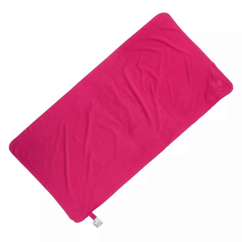 Aquawave Playa quick-drying microfiber towel in vibrant pink, ideal for outdoor sports and travel adventures.