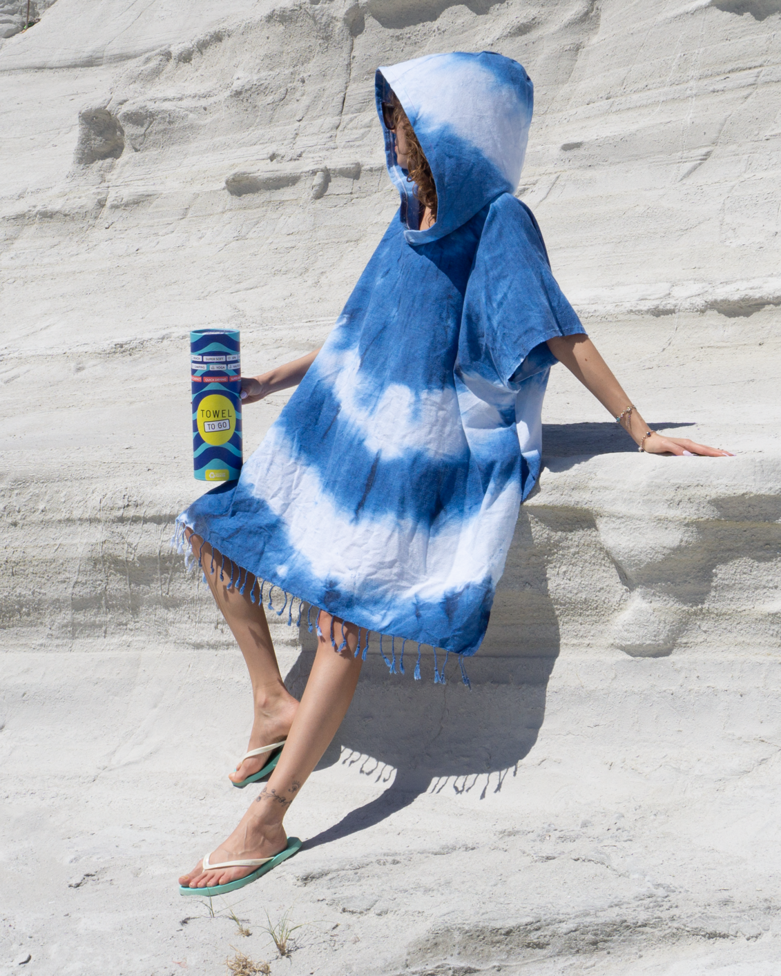 Poncho de playa con capucha Tie Dye y caja de regalo reciclada - Azul y blanco | 100% Algodón, Unisex, Secado Rápido