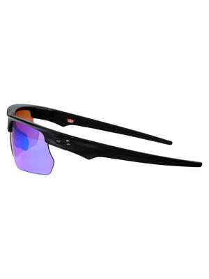 OAKLEY stylish black snow sports goggles with adjustable straps and colorful lenses for outdoor adventure and comfort.