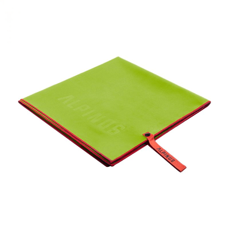 Alpinus Canoa quick-drying microfiber towel in green with red trim, perfect for outdoor adventures and travel.